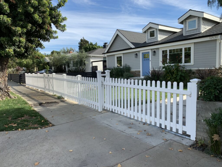 Choosing the Right Fence for Your Charleston Home: Wood, Aluminum, and Living Fences Compared